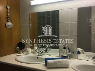 First floor apartment: bathroom