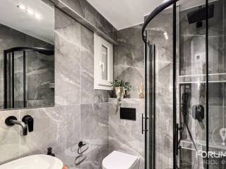 Forumland Real Estate, Μπάνιο