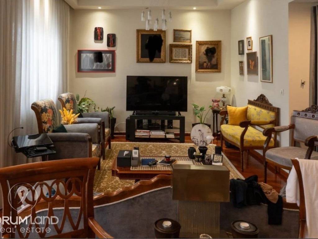 Forumland Real Estate, Σαλόνι