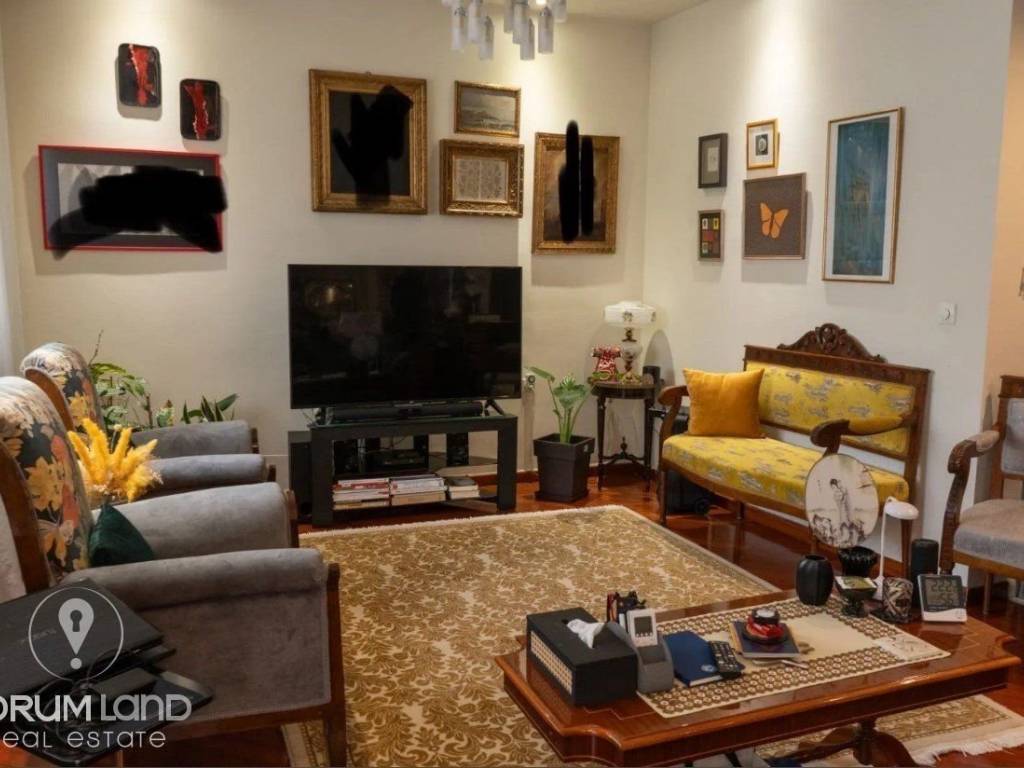 Forumland Real Estate, Σαλόνι