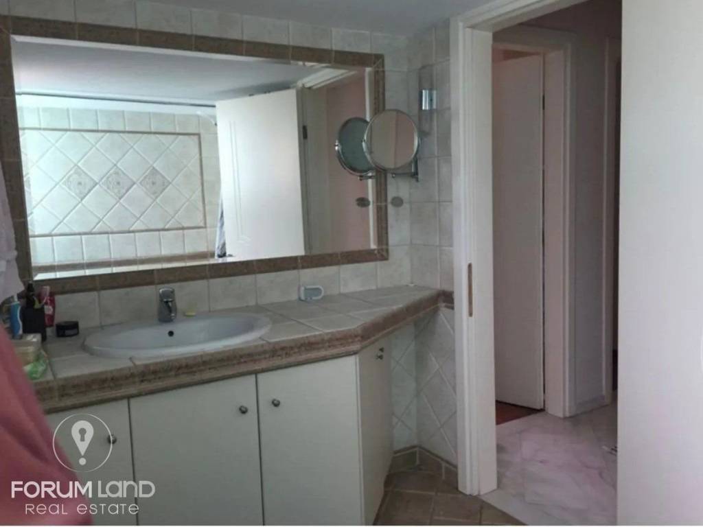 Forumland Real Estate, Μπάνιο