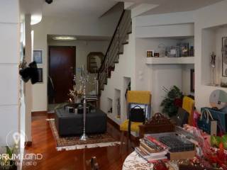 Forumland Real Estate, Είσοδος