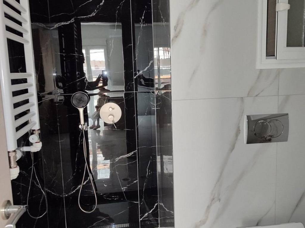 Forumland Real Estate, Μπάνιο