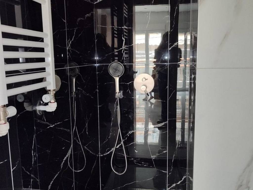 Forumland Real Estate, Μπάνιο