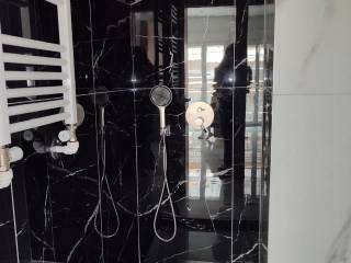 Forumland Real Estate, Μπάνιο