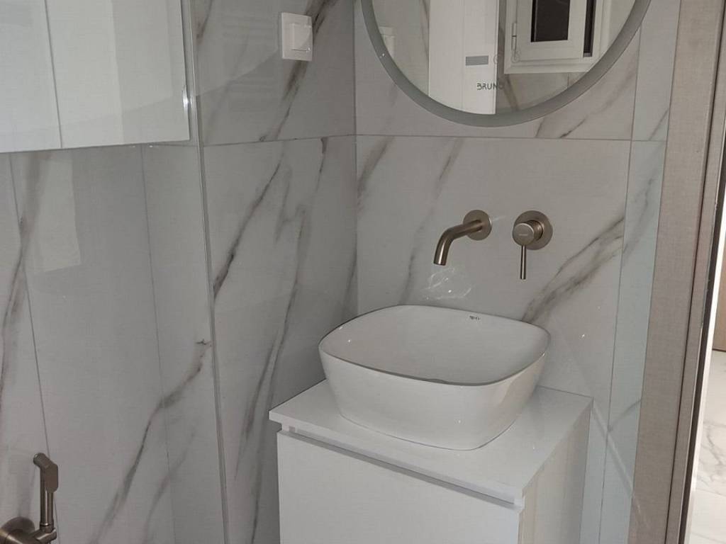 Forumland Real Estate, Μπάνιο