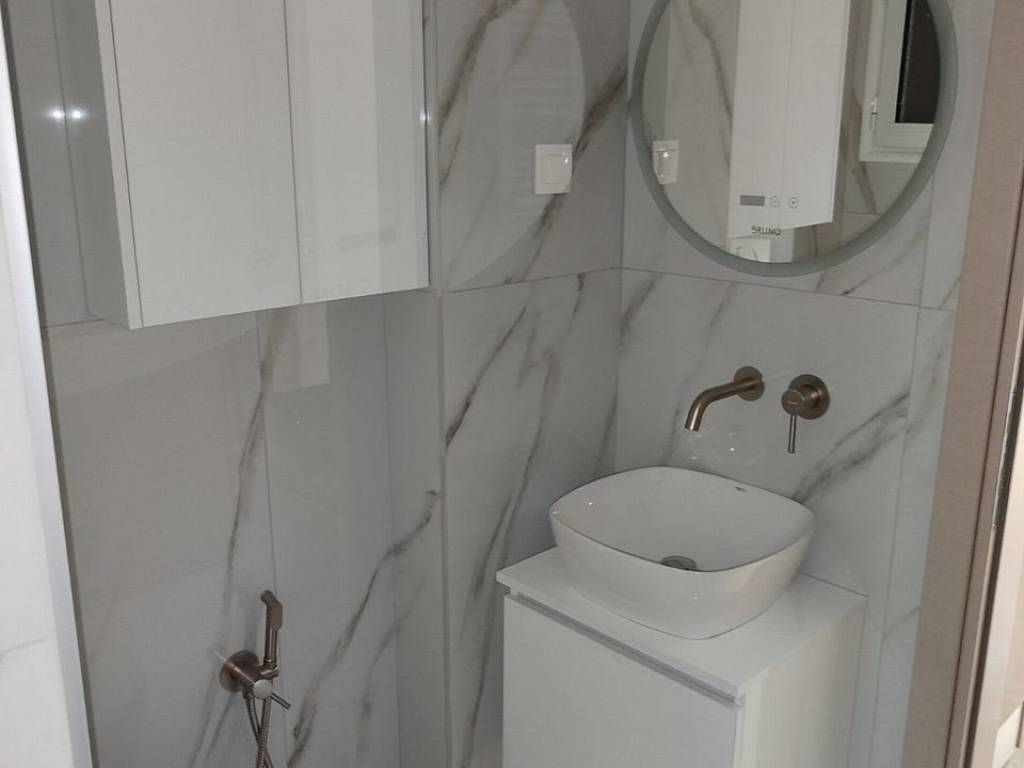 Forumland Real Estate, Μπάνιο