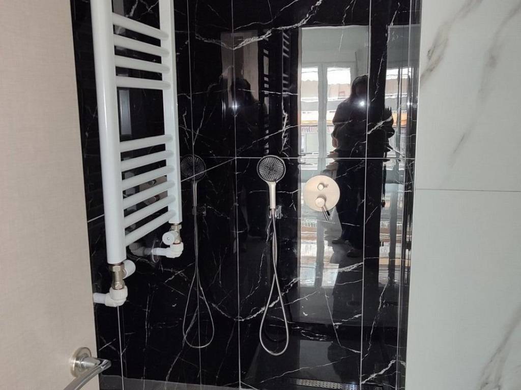 Forumland Real Estate, Μπάνιο