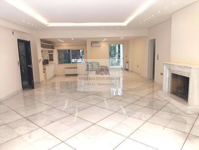 RAISED GROUND FLOOR: LIVING ROOM