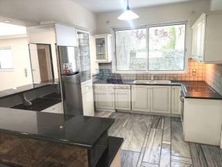 SEMI-BASEMENT: KITCHEN