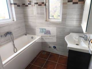 RAISED GROUND FLOOR: BATHROOM