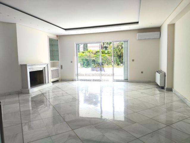 RAISED GROUND FLOOR: LIVING ROOM