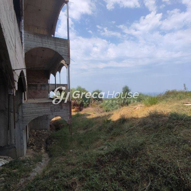 Ημιτελές ξενοδοχείο με απεριόριστη θέα στη θάλασσα