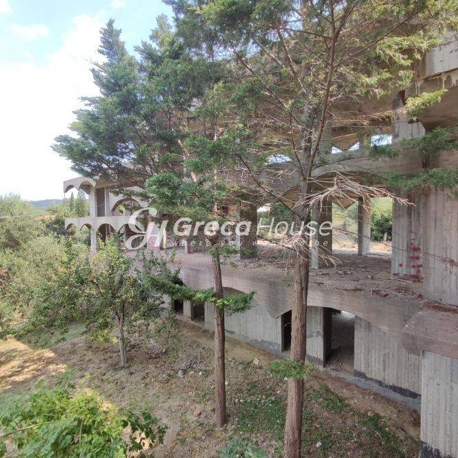 Ημιτελές ξενοδοχείο με απεριόριστη θέα στη θάλασσα