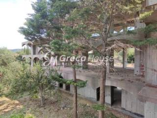 Ημιτελές ξενοδοχείο με απεριόριστη θέα στη θάλασσα