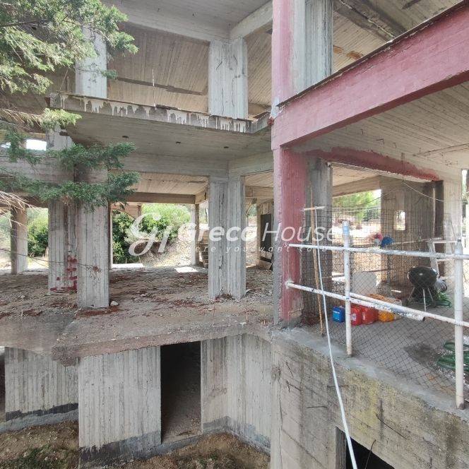 Ημιτελές ξενοδοχείο με απεριόριστη θέα στη θάλασσα