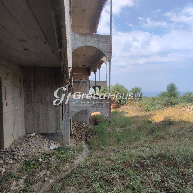 Ημιτελές ξενοδοχείο με απεριόριστη θέα στη θάλασσα