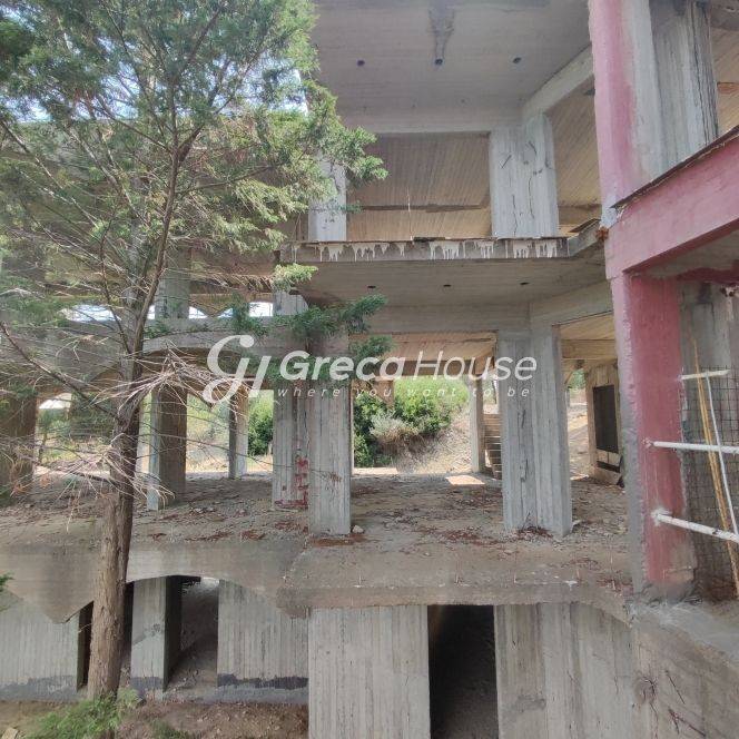 Ημιτελές ξενοδοχείο με απεριόριστη θέα στη θάλασσα