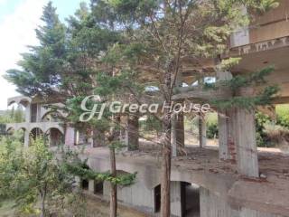 Ημιτελές ξενοδοχείο με απεριόριστη θέα στη θάλασσα