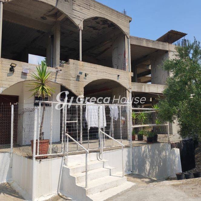 Ημιτελές ξενοδοχείο με απεριόριστη θέα στη θάλασσα