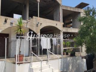 Ημιτελές ξενοδοχείο με απεριόριστη θέα στη θάλασσα