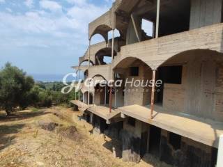 Ημιτελές ξενοδοχείο με απεριόριστη θέα στη θάλασσα