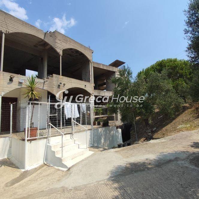 Ημιτελές ξενοδοχείο με απεριόριστη θέα στη θάλασσα