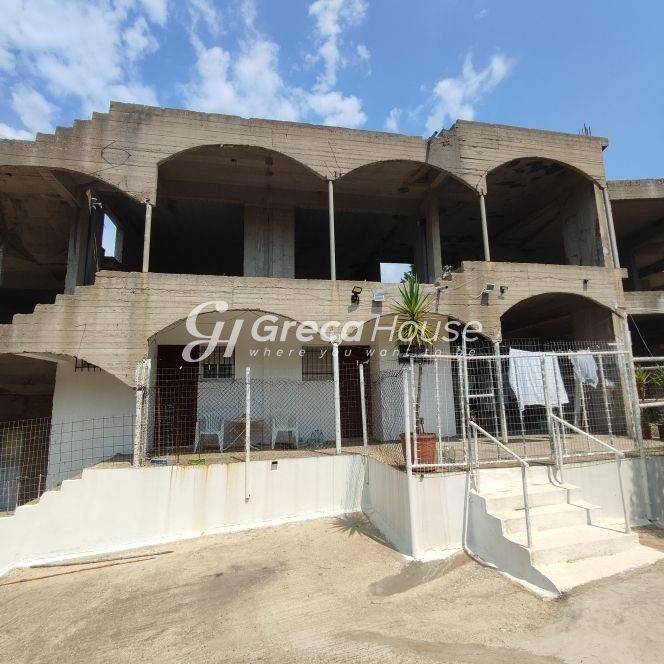 Ημιτελές ξενοδοχείο με απεριόριστη θέα στη θάλασσα