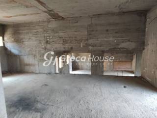 Ημιτελές ξενοδοχείο με απεριόριστη θέα στη θάλασσα