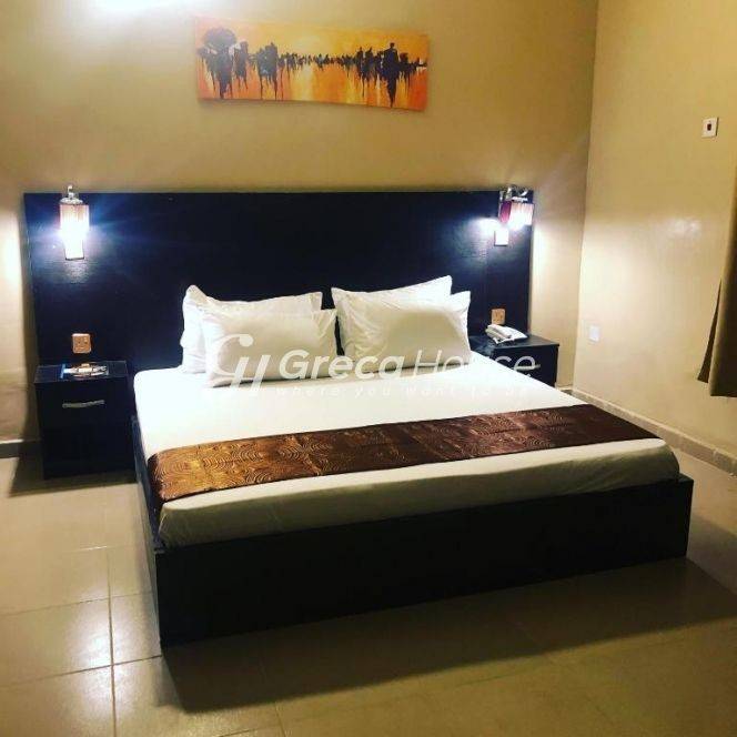 Ξενοδοχείο στο Κέντρο Λουτρακίου, 30 μ. από τη Θάλασσα 