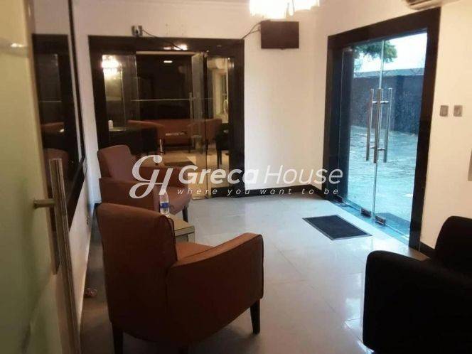 Ξενοδοχείο στο Κέντρο Λουτρακίου, 30 μ. από τη Θάλασσα 