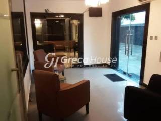 Ξενοδοχείο στο Κέντρο Λουτρακίου, 30 μ. από τη Θάλασσα 