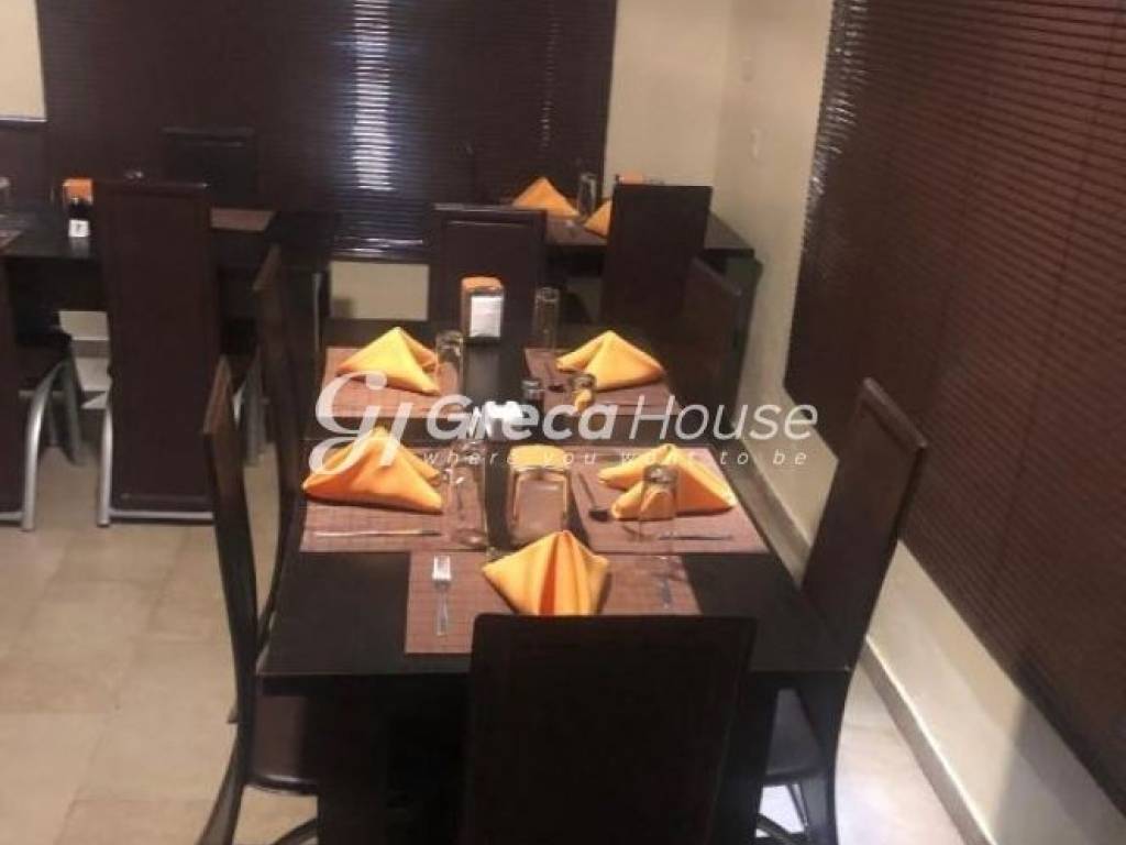 Ξενοδοχείο στο Κέντρο Λουτρακίου, 30 μ. από τη Θάλασσα 