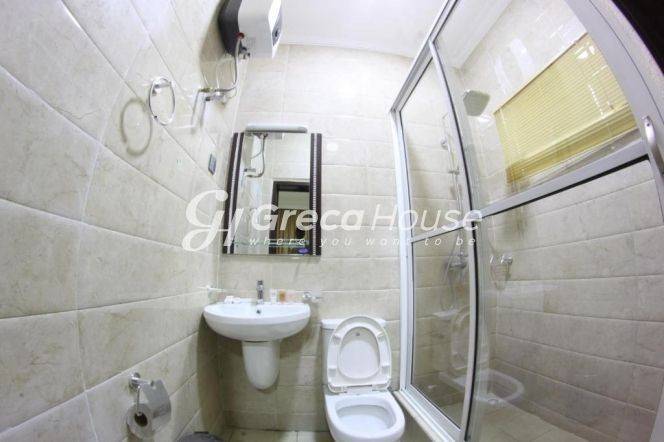 Ξενοδοχείο στο Κέντρο Λουτρακίου, 30 μ. από τη Θάλασσα 