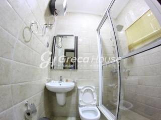 Ξενοδοχείο στο Κέντρο Λουτρακίου, 30 μ. από τη Θάλασσα 