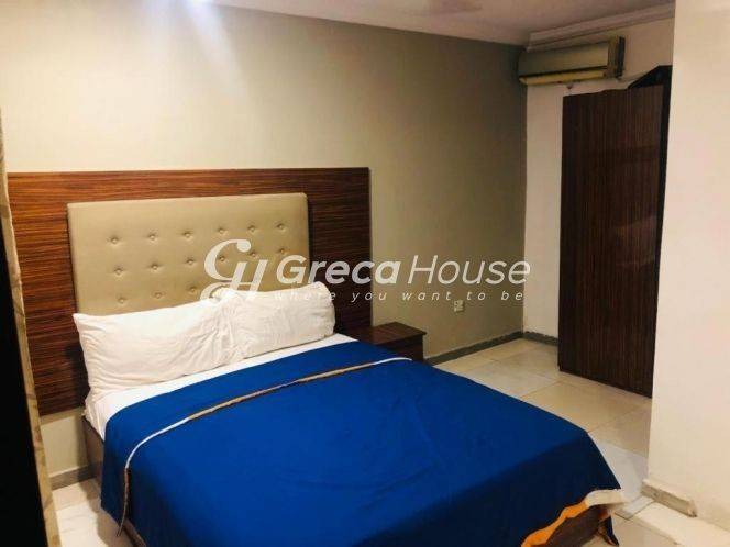 Ξενοδοχείο στο Κέντρο Λουτρακίου, 30 μ. από τη Θάλασσα 