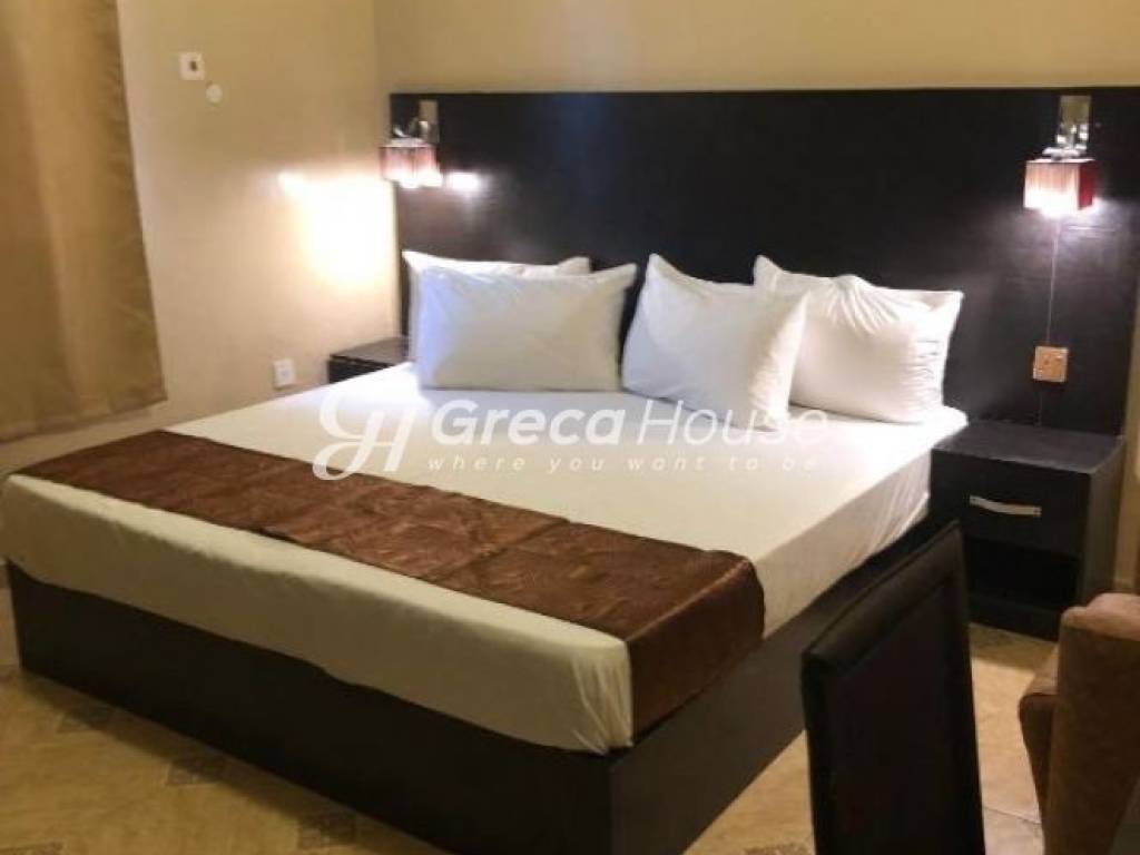 Ξενοδοχείο στο Κέντρο Λουτρακίου, 30 μ. από τη Θάλασσα 