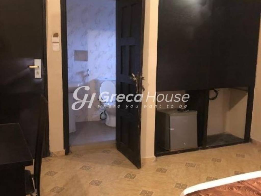 Ξενοδοχείο στο Κέντρο Λουτρακίου, 30 μ. από τη Θάλασσα 