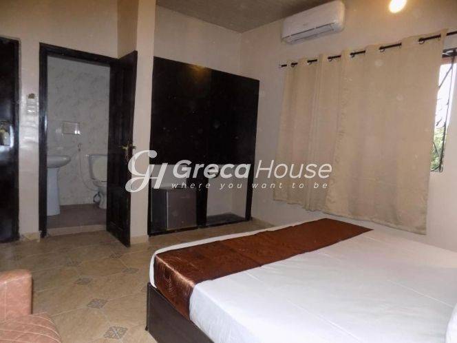 Ξενοδοχείο στο Κέντρο Λουτρακίου, 30 μ. από τη Θάλασσα 