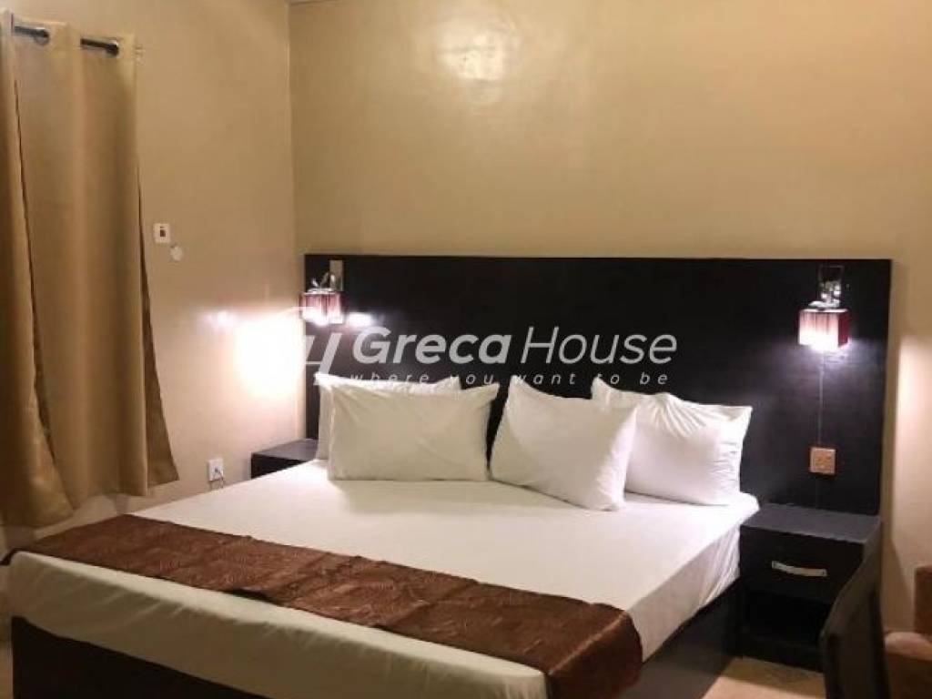 Ξενοδοχείο στο Κέντρο Λουτρακίου, 30 μ. από τη Θάλασσα 