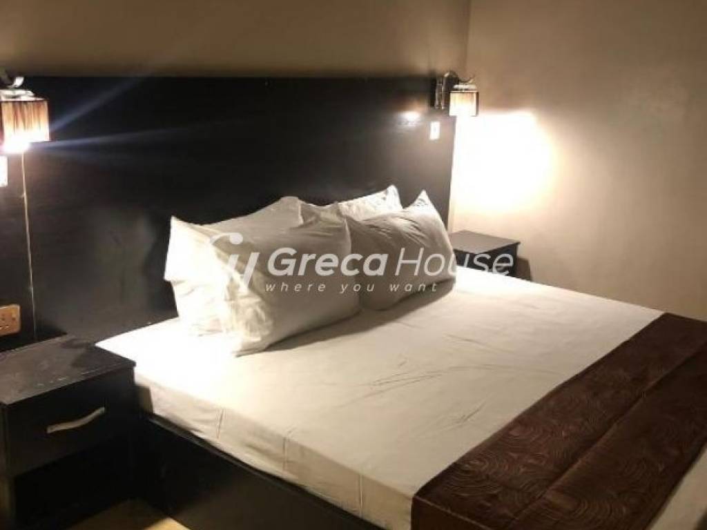 Ξενοδοχείο στο Κέντρο Λουτρακίου, 30 μ. από τη Θάλασσα 