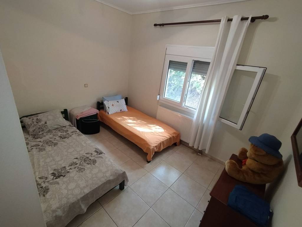 ANYPLACE MESITIKES YPERESIES