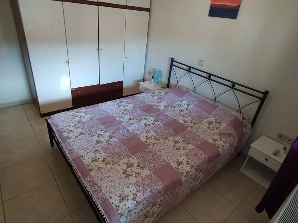 ANYPLACE MESITIKES YPERESIES