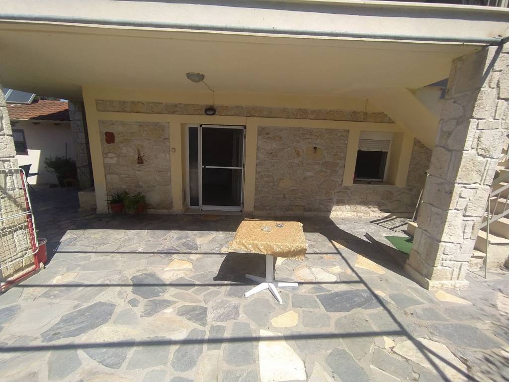 ANYPLACE MESITIKES YPERESIES