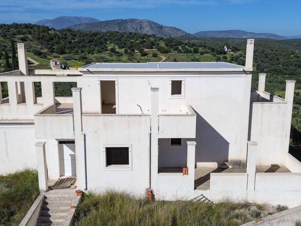 for sale a villa in an early stage of construction