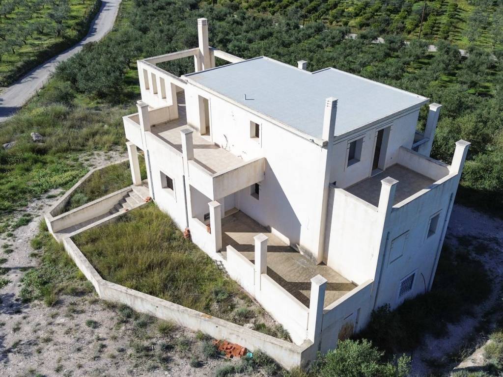 for sale a villa in an early stage of construction