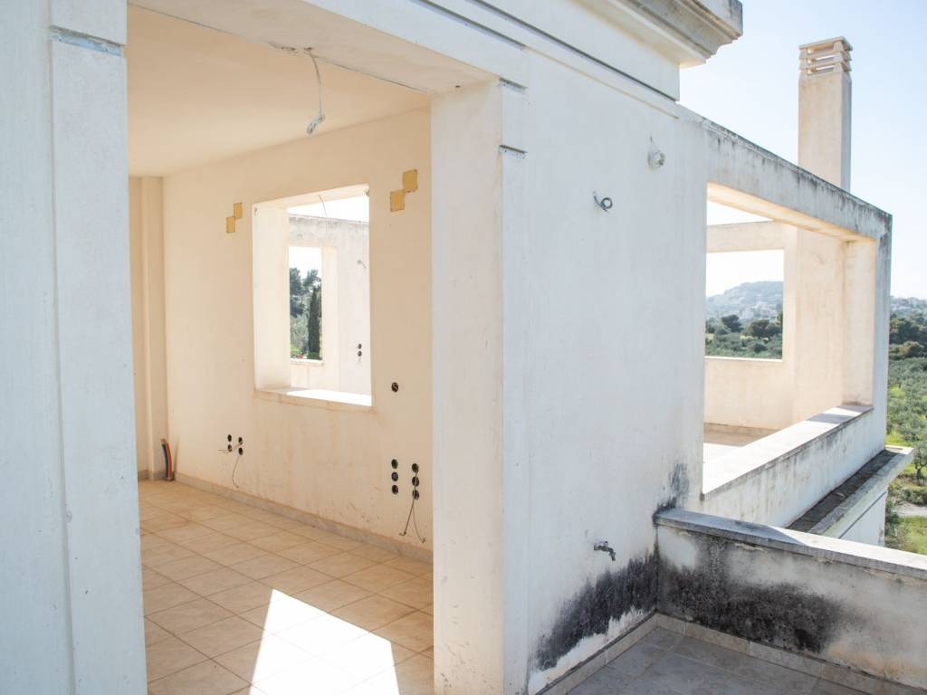 for sale a villa in an early stage of construction