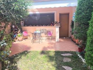 FRONT PRIVATE GARDEN