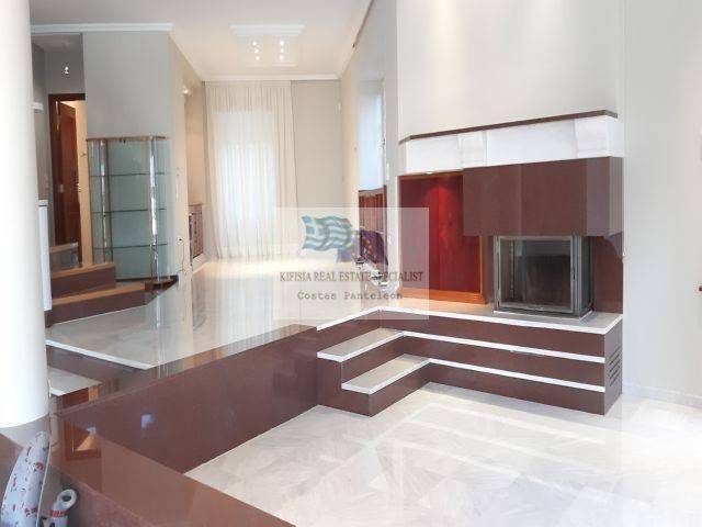 LIVING ROOM WITH FIREPLACE