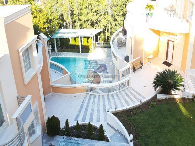 VIEW TO THE COMMON GARDEN - SWIMMING POOL